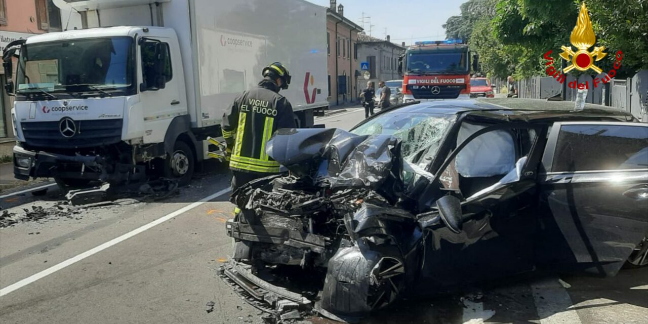 VILLA GAIDA, SCONTRO AUTO MEZZO PESANTE, FERITO UN 25ENNE