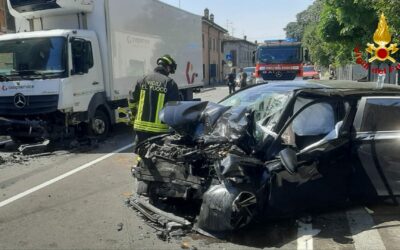 VILLA GAIDA, SCONTRO AUTO MEZZO PESANTE, FERITO UN 25ENNE