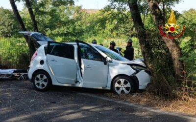 SCHIANTO CONTRO UN ALBERO, DUE FERITI