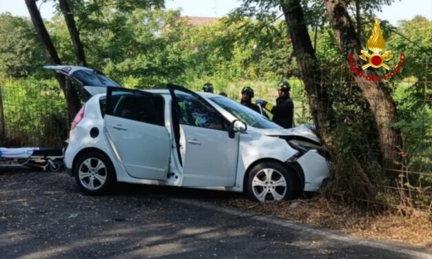SCHIANTO CONTRO UN ALBERO, DUE FERITI