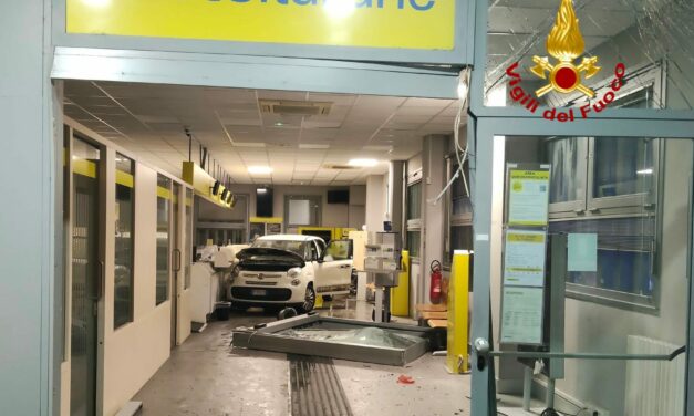 ASSALTO NOTTURNO ALLE POSTE DI RUBIERA, INGRESSO SFONDATO CON UN’AUTO
