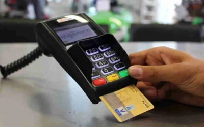 ACQUISTI CON BANCOMAT RUBATO, DENUNCIATO UN GIOVANE