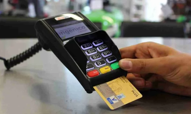 ACQUISTI CON BANCOMAT RUBATO, DENUNCIATO UN GIOVANE