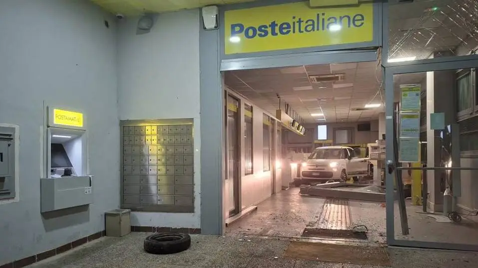 RUBIERA, TENTATO COLPO ALLE POSTE, DUE ARRESTI