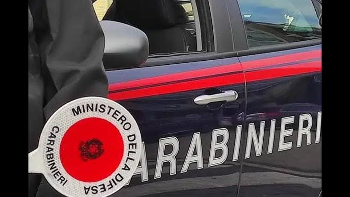 RIMPROVERA UNA BAMBINA CHE PRENDE A CALCI LA SUA AUTO E I GENITORI LA PICCHIANO