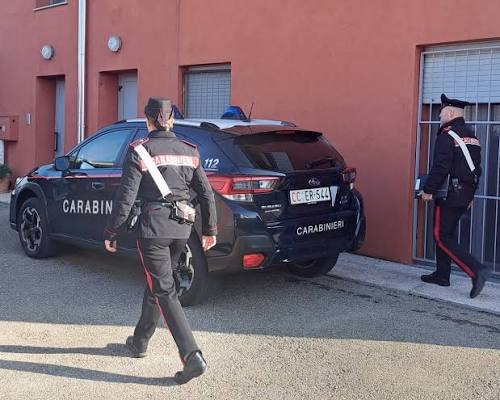 RUBIERA, PRIMA LA LITE, POI IL FURTO IN CASA