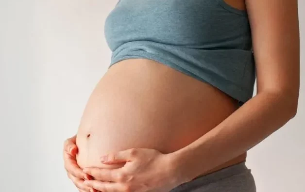 PICCHIA LA COINQUILINA INCINTA, DENUNCIATA UNA 41ENNE