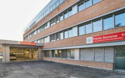 AGGRESSIONE IN OSPEDALE, SPINTONA INFERMIERA E MINACCIA I CARABINIERI