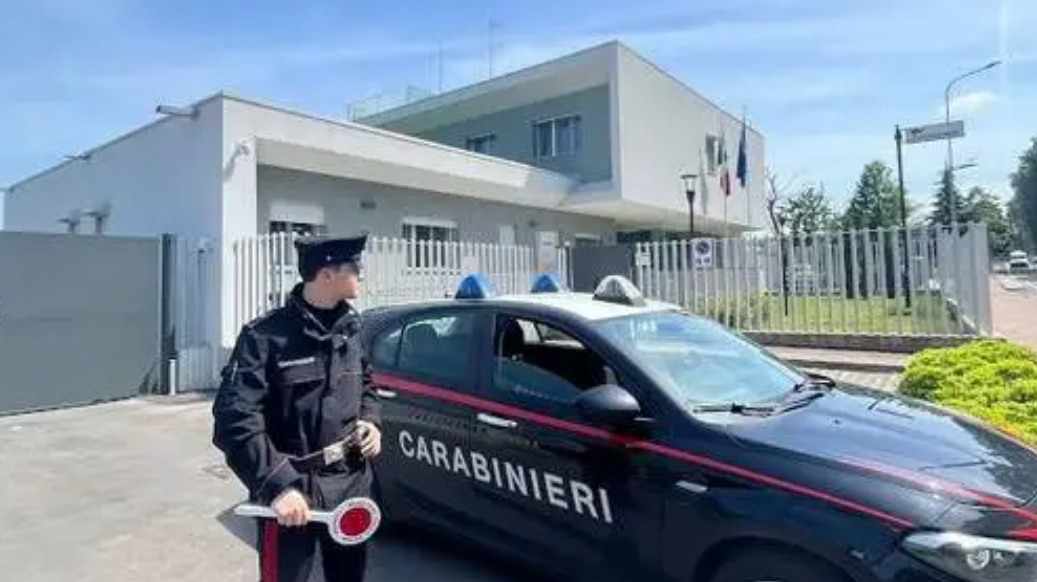 ALBINEA, VENDE MONETE ANTICHE RUBATE, DENUNCIATO