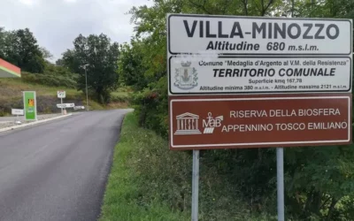 RUBA IL CARTELLO “BENVENUTI A VILLA MINOZZO” E LO NASCONDE IN GARAGE