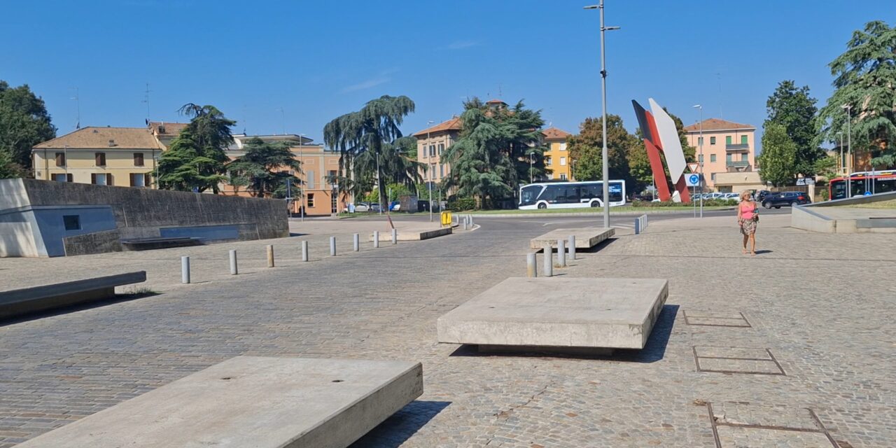 REGGIO, DOPPIA AGGRESSIONE IN PIAZZA DUCA D’AOSTA