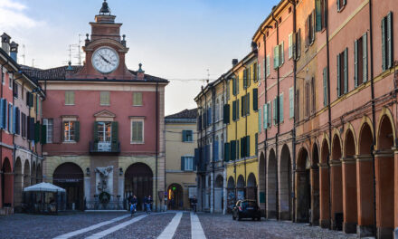 CORREGGIO, LITE CON COLTELLO IN CENTRO