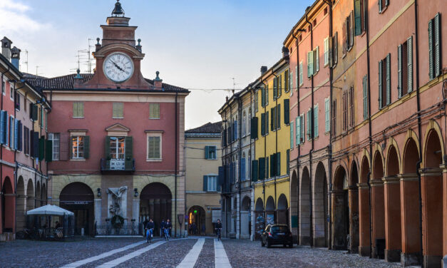 CORREGGIO, LITE CON COLTELLO IN CENTRO