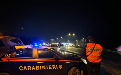 CASTELLARANO, UBRIACO MA ESPERTO DI ARTI MARZIALI MINACCIA AGGRESSIONE AI PASSANTI. FERMATO DAI CARABINIERI