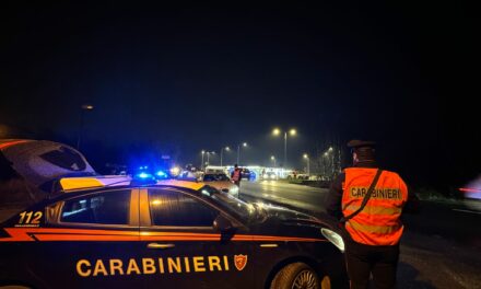 CASTELLARANO, UBRIACO MA ESPERTO DI ARTI MARZIALI MINACCIA AGGRESSIONE AI PASSANTI. FERMATO DAI CARABINIERI