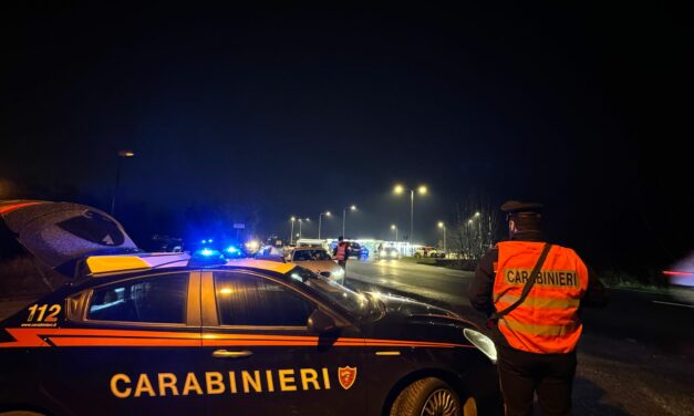 CASTELLARANO, UBRIACO MA ESPERTO DI ARTI MARZIALI MINACCIA AGGRESSIONE AI PASSANTI. FERMATO DAI CARABINIERI