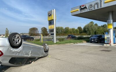 INCIDENTE IN TANGENZIALE IERI POMERIGGIO , AUTO RIBALTATA NELL’AREA DEL DISTRIBUTORE ENI