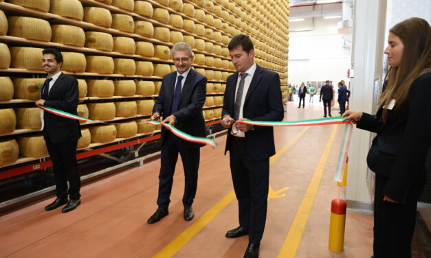 INAUGURATO L’AMPLIAMENTO DEI MAGAZZINI GENERALI DELLE TAGLIATE DEL GRUPPO CREDEM, CUSTODI DELLE FORME DI PARMIGIANO REGGIANO