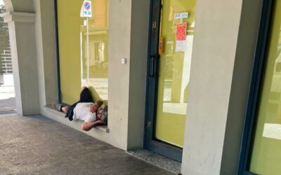 ESPOSTO CON MILLE FIRME CONTRO IL DEGRADO IN VIA EMILIA SAN PIETRO