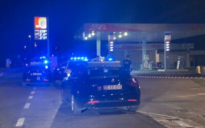 VIOLENZA E FOLLIA IN VIA MARTIRI DI CERVAROLO. UN 26ENNE DI ORIGINI EGIZIANE HA COLPITO CON UN CACCIAVITE UNA DONNA E POI NE HA INVESTITE ALTRE DUE