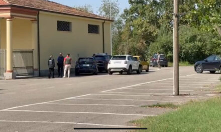 CORREGGIO, MINACCIA GESTO ESTREMO, SALVATO DAI CARABINIERI