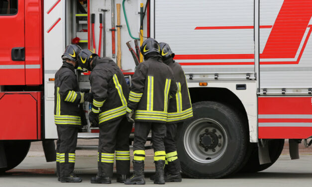 ROLO, GARAGE A FUOCO, UN FERITO