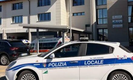 SI FINGE AGENTE DI POLIZIA LOCALE, DENUNCIATA