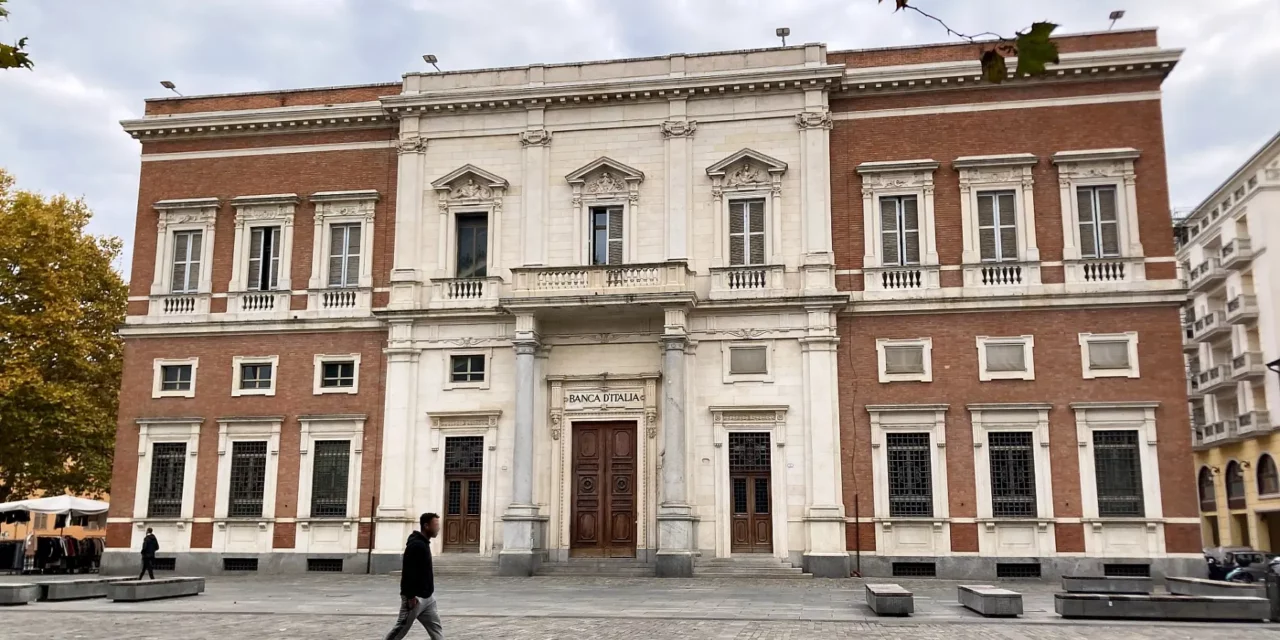 I CARABINIERI TRASLOCANO ALL’EX BANCA D’ITALIA