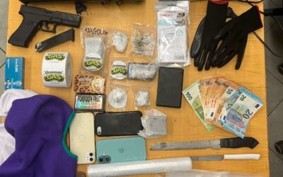 TENTA DI NASCONDERE IL BORSELLO CON LA DROGA, ARRESTATO