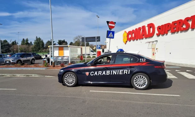 UN ALTRO FURTO NEL PARCHEGGIO DI UN SUPERMERCATO