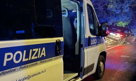 VIAGGIA CONTROMANO E SI SCHIANTA