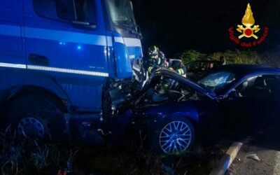 SCHIANTO IN AUTO CONTRO CAMION IN SOSTA