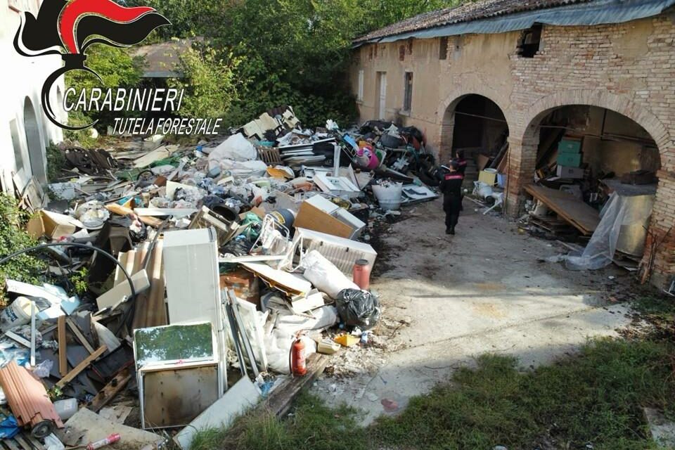 SCOPERTA UNA DISCARICA ABUSIVA A REGGIO