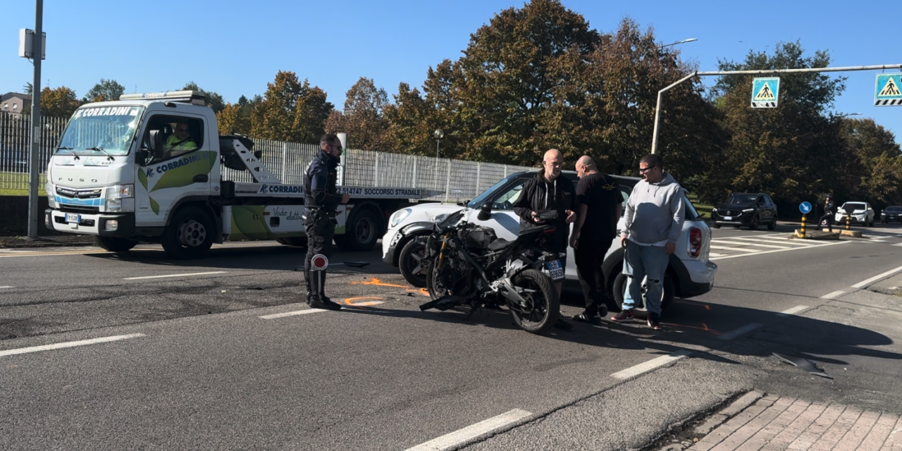 INCIDENTE AUTO MOTO IN VIA CISALPINA