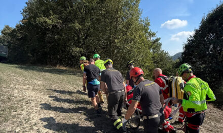 VIANO, CADE IN BICI DURANTE UNA COMPETIZIONE, SOCCORSA UNA GIOVANE CONCORRENTE