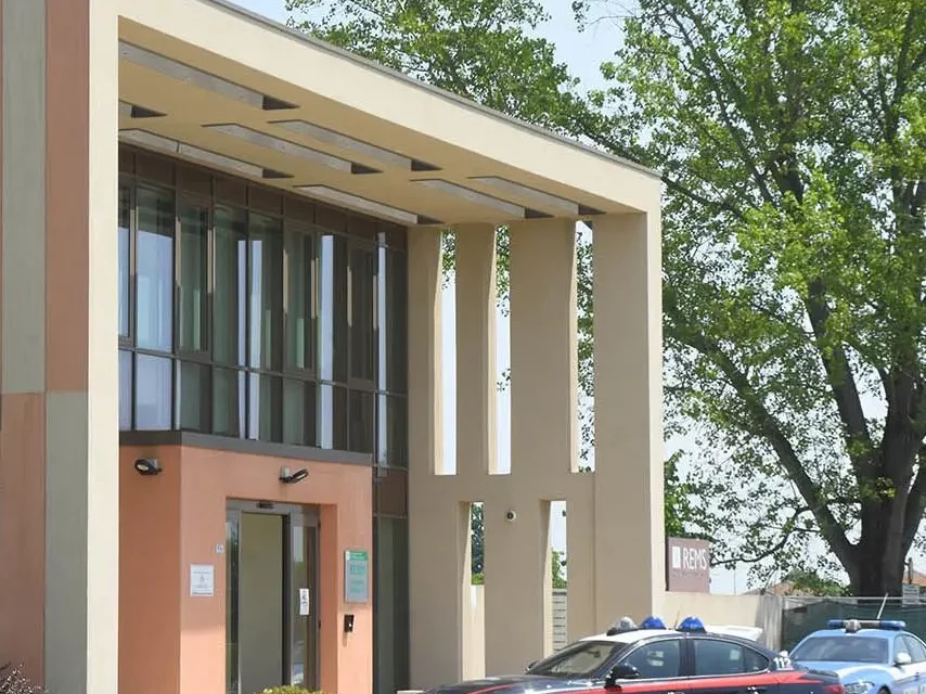 VIOLA LA LIBERTÀ VIGILATA, PORTATO ALLA REMS