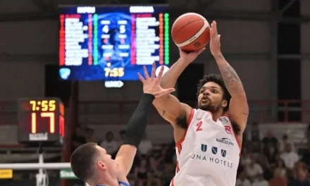 UNA HOTELS, CHE PECCATO! VINCE NAPOLI 99-93